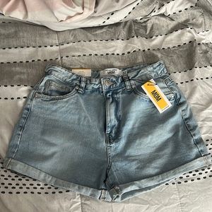 Mom Short jeans. Charlotte Russe Size 7 in women’s.